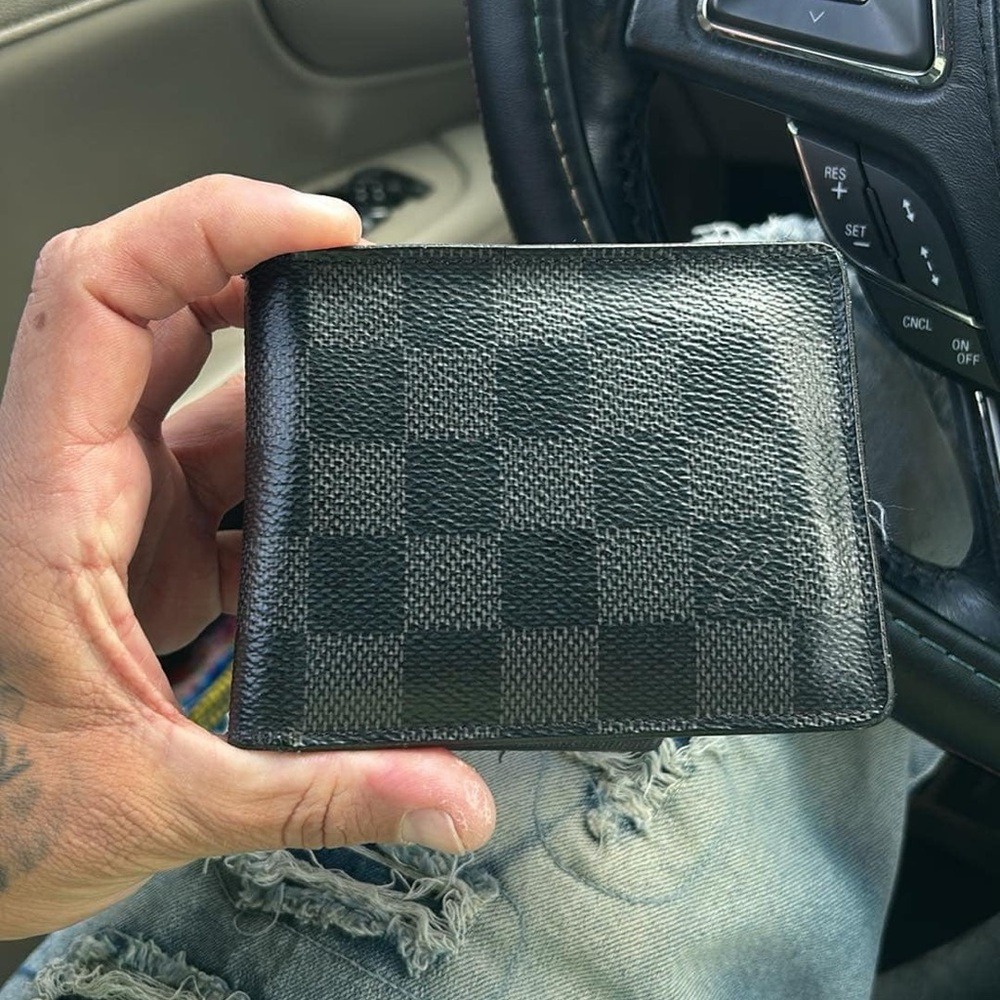 Louis Vuitton Checkered Black slender Wallet